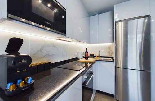 Gibraltar Apartamento | E1 Spacious Studios, Sea and Beach Views, HIgh Floor