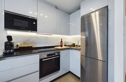 Gibraltar Apartamento | E1 Spacious Studios, Sea and Beach Views, HIgh Floor