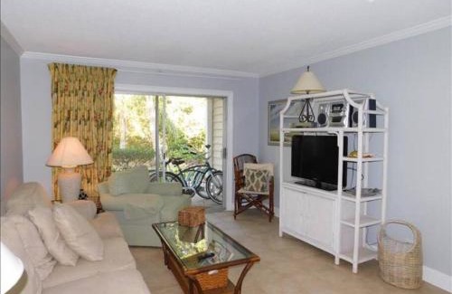 Demere Park Apartamento | E11 Peaceful bedroom two bath Ground Level New Shower and Floors Come make some family memories