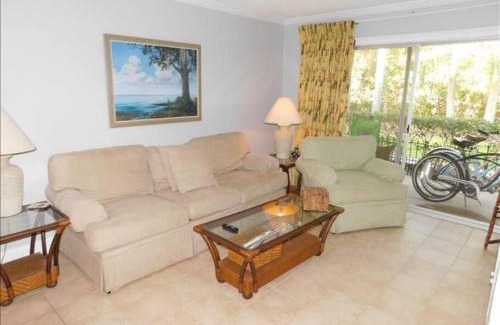 Demere Park Apartamento | E11 Peaceful bedroom two bath Ground Level New Shower and Floors Come make some family memories