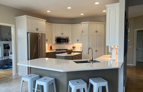 Neenah Casa | EAA Airventure location for a family or group - 6000 sq ft!