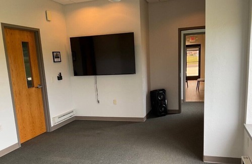 Fond du Lac Casa | EAA AirVenture Oshkosh Bed, Office & Hanger @ KFLD