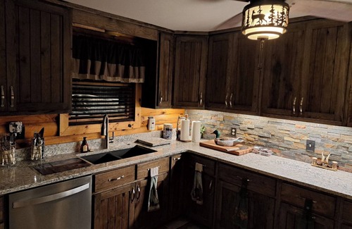 Richford Casa | EAA Cabin Rental
