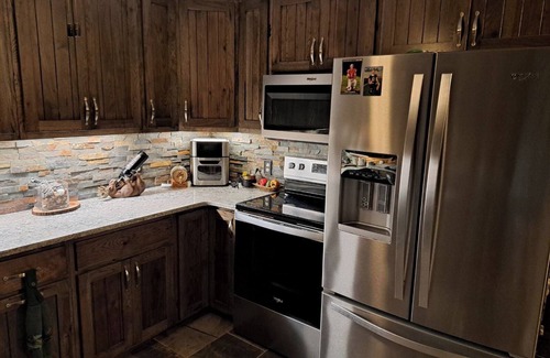 Richford Casa | EAA Cabin Rental