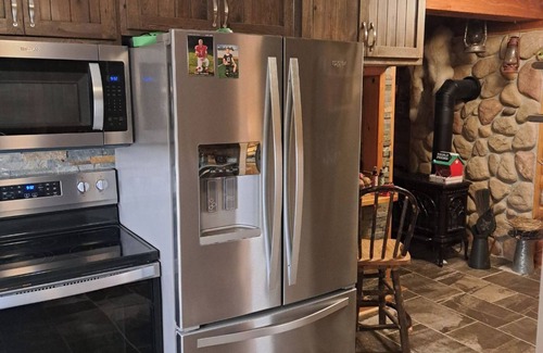 Richford Casa | EAA Cabin Rental