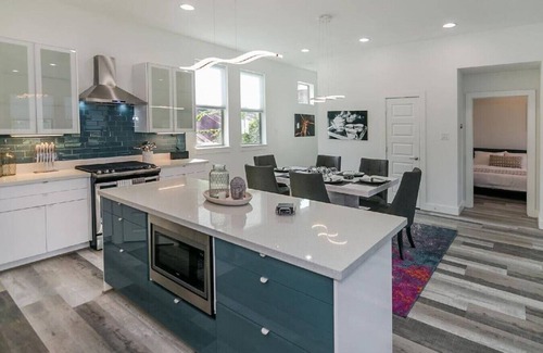 East Downtown Houston Casa | 5 BEDROOM + BATHS LUXURY HOME NEAR DOWNTOWN