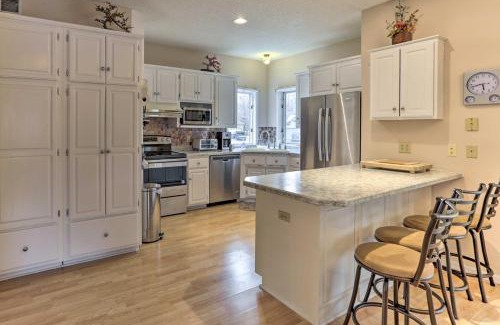 Eagan Casa | Eagan Home with Porch - 5 Mi to Mall of America!
