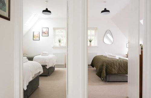Wyck Rissington Casa | Eagle Cottage - Charming Cotswolds Getaway, Dog Friendly