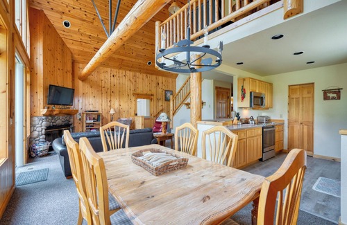 Redmond Cabina | Eagle Crest, Cozy 3-bedroom cabin with Hot Tub and Dog Friendly