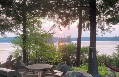 Machar Cabaña | Private Lakefront Oasis with Bunkie, Hot Tub, Playground and Deep Water Dock