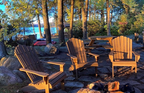 Machar Cabaña | Private Lakefront Oasis with Bunkie, Hot Tub, Playground and Deep Water Dock