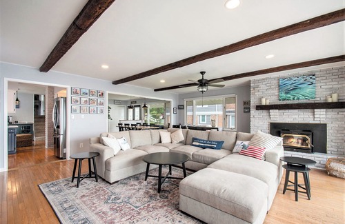 Edwardsburg Casa | Eagle Lake waterfront home!