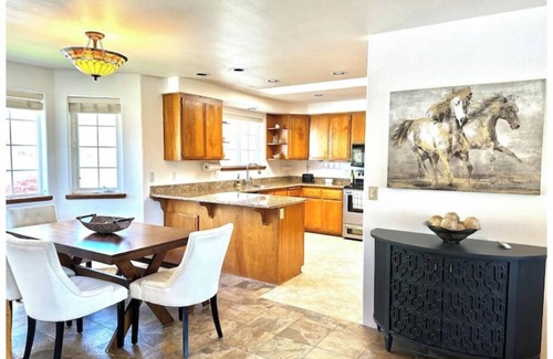 Eagle Point Casa | Eagle Point Getaway - Horse & Pet friendly