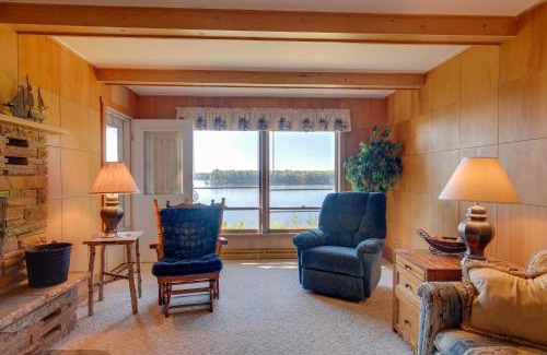 Eagle River Apartamento | Eagle River Apartment with Private Dock and Fire Pit!