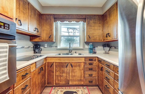 Eagle River Casa | ¡NUEVO! Eagle River Waterfront Home con muelle y fogata