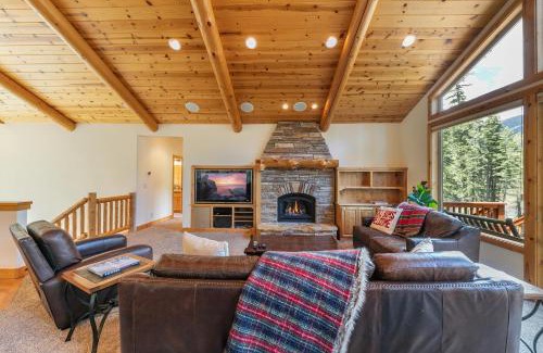 Tahoe Pines Casa | Eagle Rock By Tahoe Getaways - 4BR West Shore w Hot Tub & Close to Hiking!