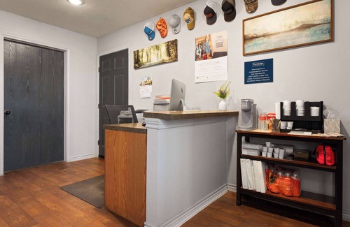 Cotulla Apartamento | Eagle's Den Suites Cotulla a Travelodge by Wyndham