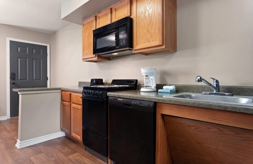 Carrizo Springs Apartamento | Eagle's Den Suites Carrizo Springs a Travelodge by Wyndham