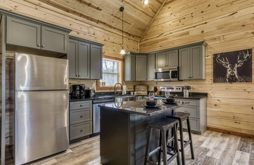 Sevierville Cabina | Eagle's Flight - New Construction - 4 Bedroom 3.5 Bath 4 Cabin by Redawning