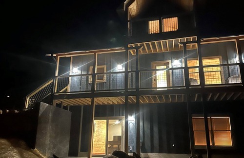 Sevierville Cabina | Eagle's Flight - New Construction - 4 Bedroom 3.5 Bath 4 Cabin by Redawning