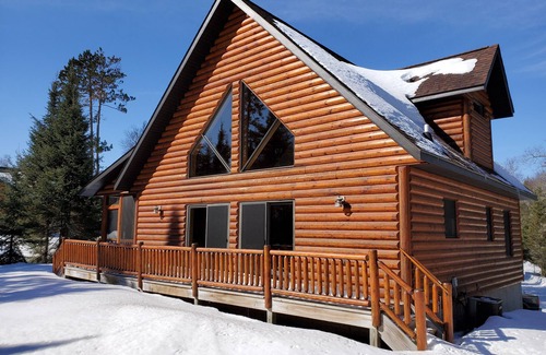 Land O Lakes Chalet De Esquí | Eagle's Nest lujoso chalet frente al lago toda temporada albergue. Permite mascotas!