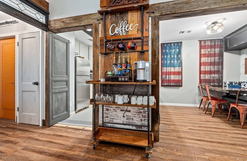 Cary Woods Condominio | Eagle's Nest ~ New 3/2 in AU!