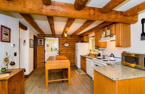Skyland Cabina | Eagle's Rest Lodge con Pond & Creek; Privado pero conveniente