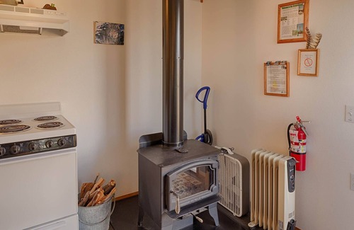 Oroville Cabina | Eagle's Roost Cabin at Eden Valley Ranch
