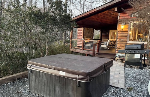 Boone Cabina | Eagle's View Cabin with Hot Tub Minutes From Downtown Boone