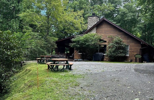 Boone Cabina | Eagle's View Cabin with Hot Tub Minutes From Downtown Boone