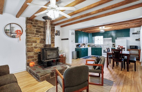 Star Tannery Cabina | EagleRockCozyCabin hot tub/private/outdoor firepit for friends and family