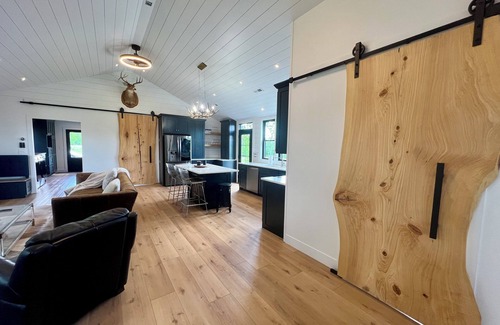 Anna Otro | Eagles Crossing is a Newly Renovated 3-Bed Farmhouse with a Large Deck & Hot Tub