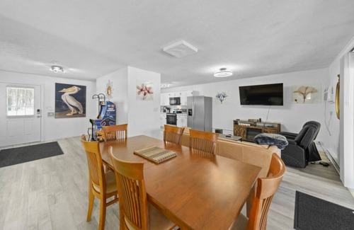 Streetsboro Cabina | Eagles Nest At Heron Hill Retreat Hot Tub on Lake!