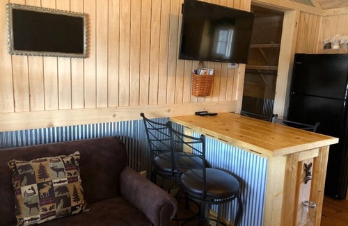 Westphalia Cabina | Eagles Nest Camping Black Creek Cabin