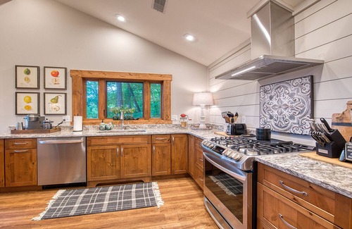 Waynesville Cabina | Eagles Nest Lodge- The Perfect Mountain Getaway