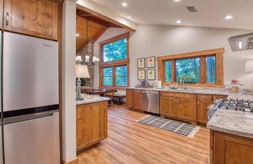 Waynesville Cabina | Eagles Nest Lodge- The Perfect Mountain Getaway