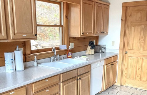 Butler Cabina | Eagles Peak-Dock Access & Boat Slip, Amazing View, King Beds, Luxury Hot Tub