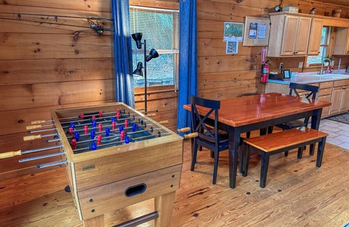 Butler Cabina | Eagles Peak-Dock Access & Boat Slip, Amazing View, King Beds, Luxury Hot Tub