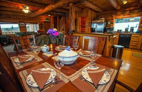 Fritz Creek Casa | Las águilas descansan en la granja Kilcher Family Homestead en Alaska, la última frontera de la bahía de Kachemak