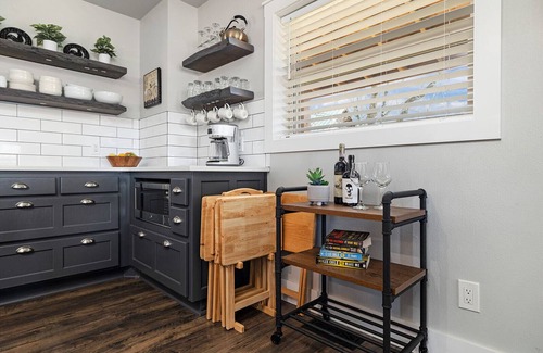 Eagle Rock Cabina | Eagles Roost. Wifi & Dog Friendly. Covered porch & upper Deck w/ Sunset Views