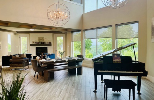 Gordon Casa | Eagles' View Retreat! Family-sized home in Texas countryside with stunning views