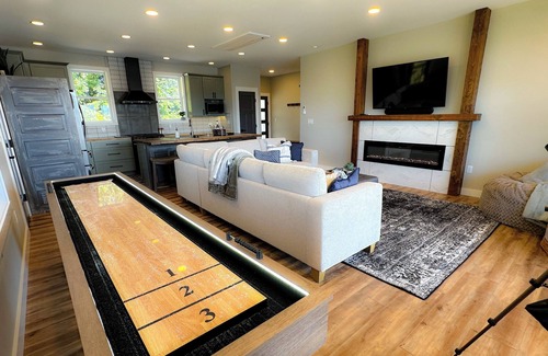 Cathlamet Casa | Eagles View Waterfront Retreat a 2-bedroom 2-bath stunning house in Cathlamet