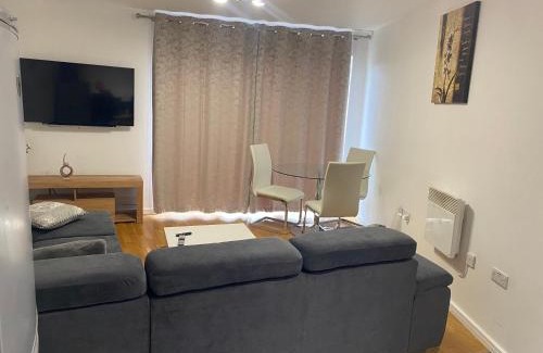 Clayton Apartamento | Eaglet 2 Bedroom Luxury Home near Etihad Staduim