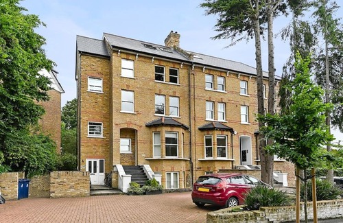 Ealing Common Apartamento | Ealing Broadway - Lovely 2-bedroom flat with offstreet parking