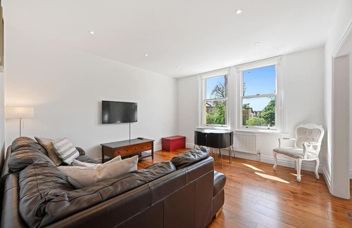 Ealing Common Apartamento | Ealing Broadway - Lovely 2-bedroom flat with offstreet parking