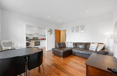 Ealing Common Apartamento | Ealing Broadway - Lovely 2-bedroom flat with offstreet parking
