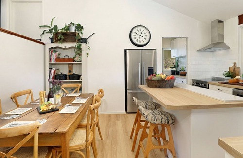 Paddys River Cabaña | Ealu Farm - unwind in comfort with amazing rural views, outdoor entertaining & nearby wineries