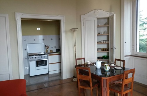 Erba Villa | Casa en la villa de la primera '900 rodeada de árboles centenarios con vistas a los lagos