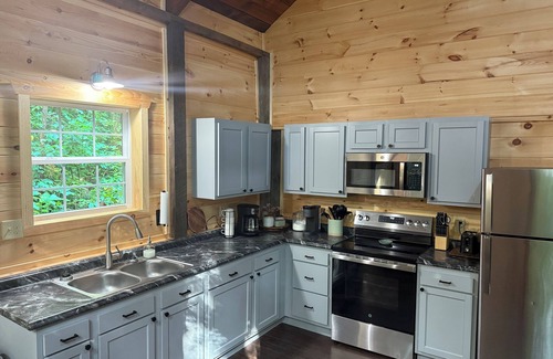Primrose Cabina | PERFECT SUMMER GETAWAY! Charming 2bedroom cabin-peaceful-close to Natural Bridge