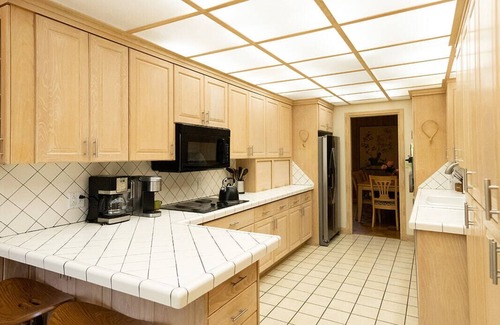 Menlo Casa | Early fall trip?! Stunning Midcentury modern home-sleeps 14! 24 private acres